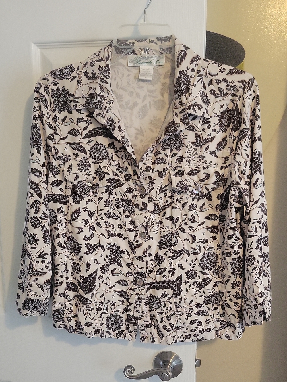 Pineapple Moon SzM 100% Silk Cream and Brown Floral Button-Down Shirt